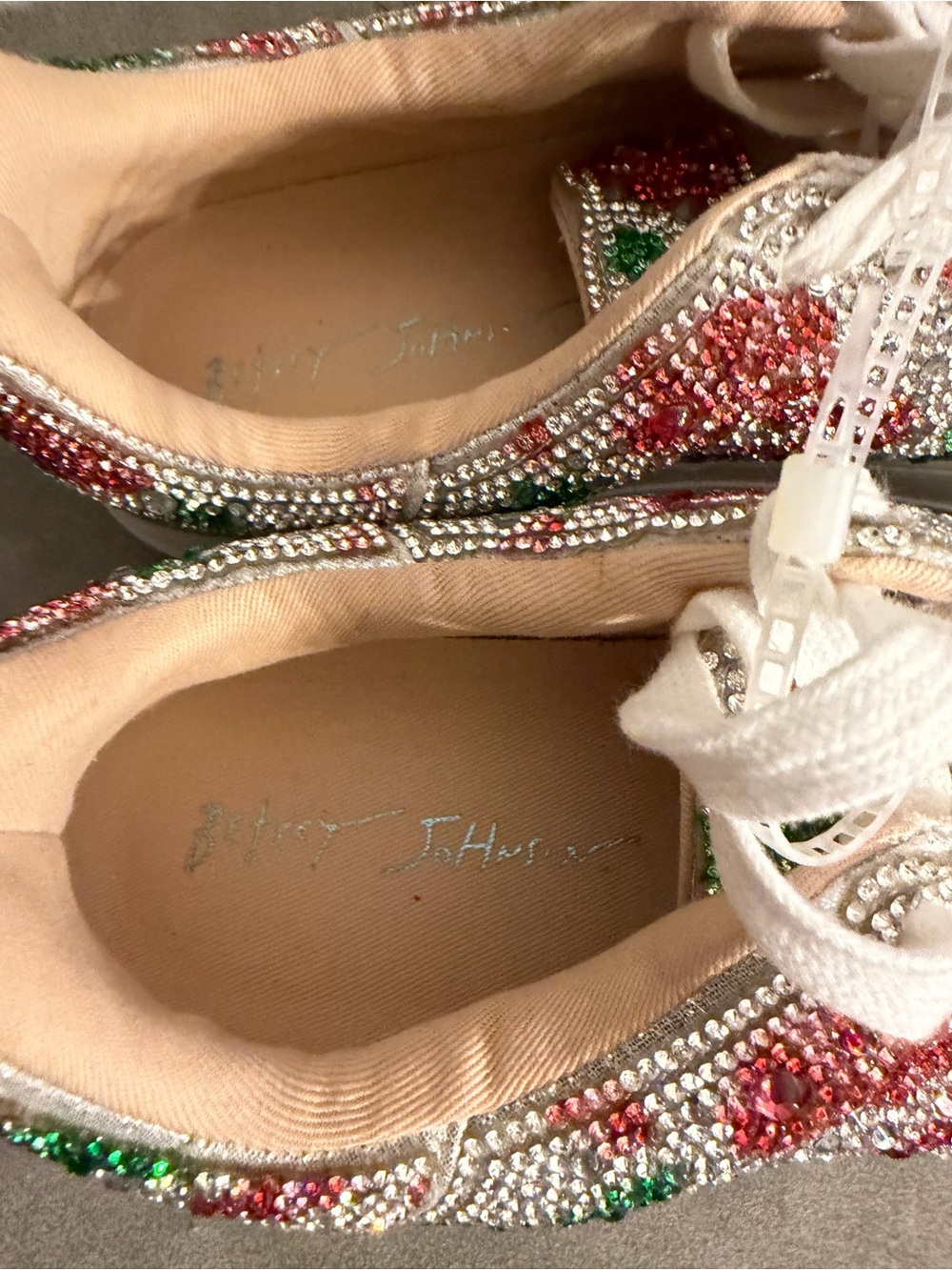 NWT Betsey Johnson Sidny Holiday Holly Print Rhinestone Platform Sneakers Sz 6,5 - Picture 12 of 16